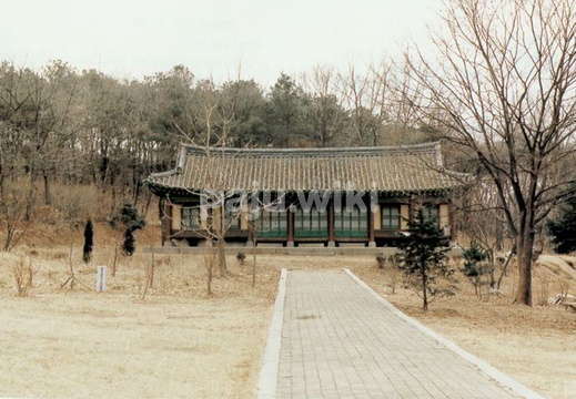 윤관장군묘